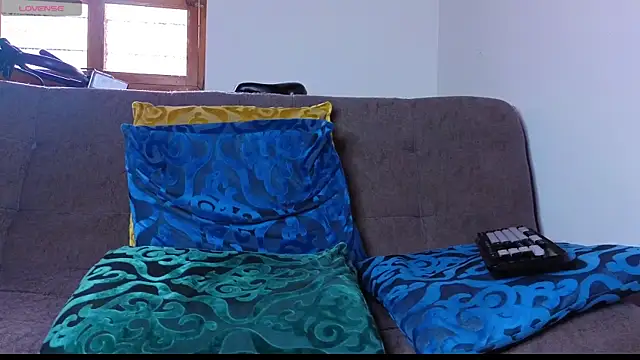 Lucien_Crow webcam