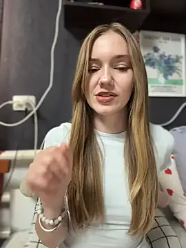 MilaMoone live cam on StripChat