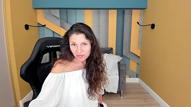 EllaLong webcam