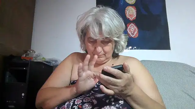 ExquisiteMature live cam on StripChat