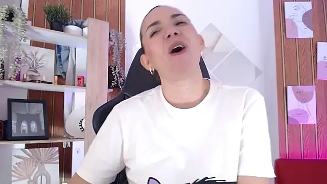milfsecret69 webcam