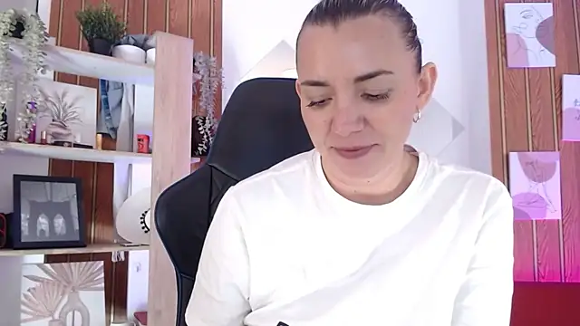 milfsecret69 webcam