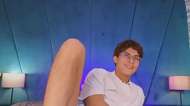 Aaron_Eze webcam