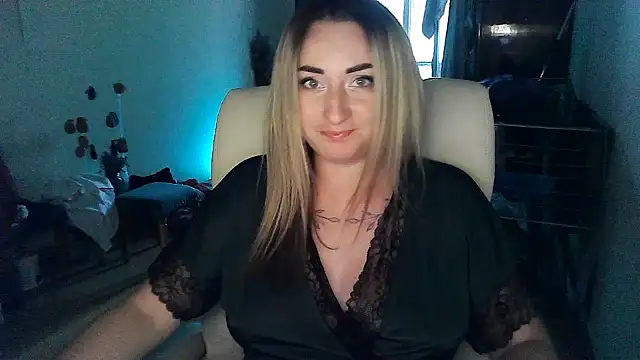 FoxyAnn12 webcam