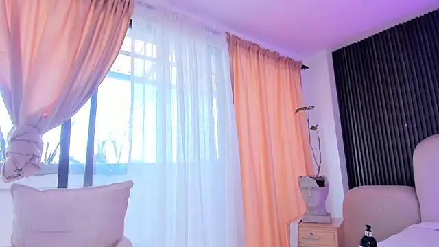 CarolineFyre webcam