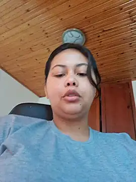 Alessandraa- live cam on StripChat