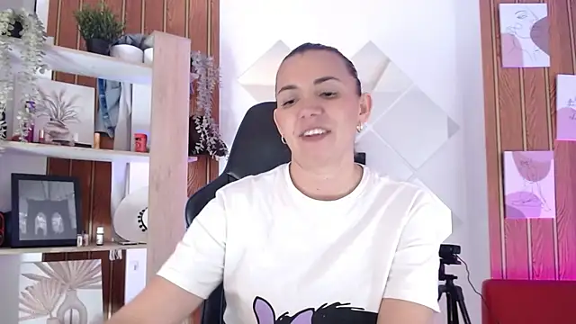 milfsecret69 webcam