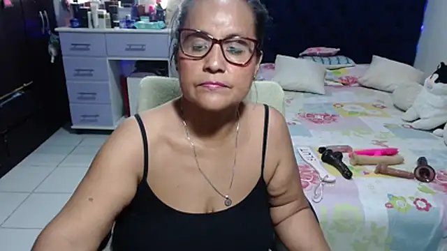 pervert_mommy_ live cam on StripChat