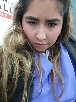 sofia_honey1 (F young) - Mamada debajo del escritorio