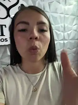 Nucitacouplee live cam on StripChat