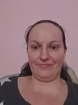 BustyLadyAlma webcam