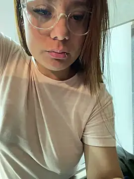 Pretty__Milf live webcam show