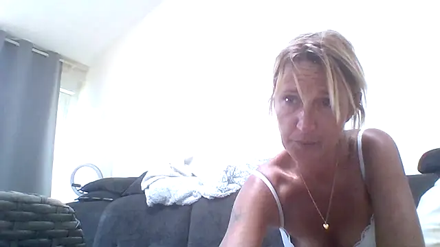 JeuneCharme1 webcam