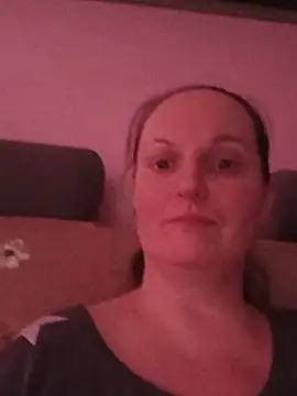 BustyLadyAlma webcam