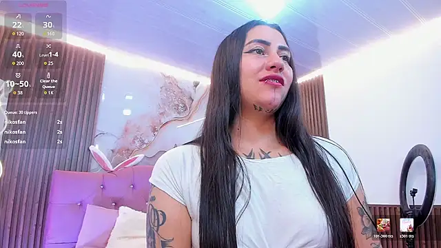 Kiara_tay live cam on StripChat