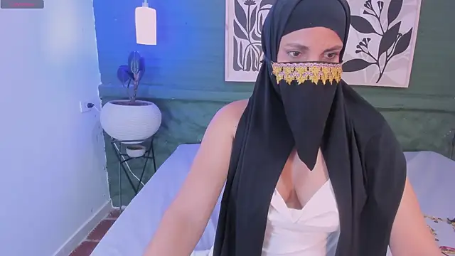 hanna_anbar (F milf) - doggy no panty