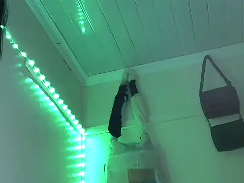 sumeyhia (F teen) - dildo in pussy
