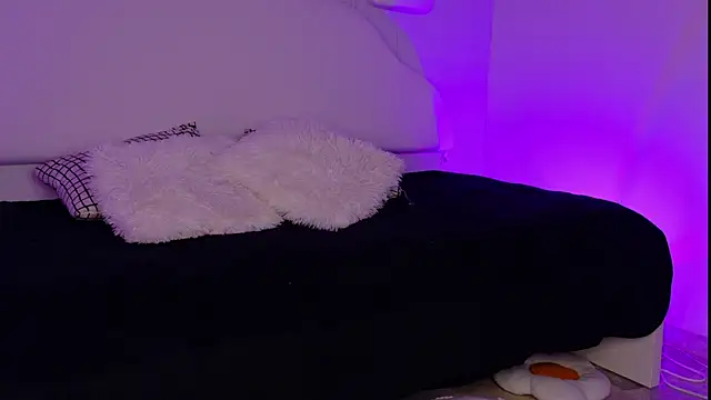 Annavic__ live cam on StripChat