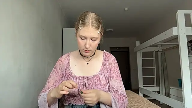 JoltingSmile live cam on StripChat