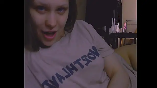 Lunliss live cam on StripChat