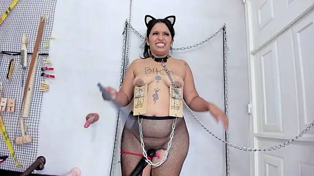Meduza_bigass live cam on StripChat