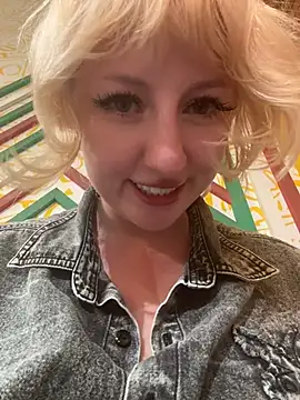 RonnieKiss live webcam show