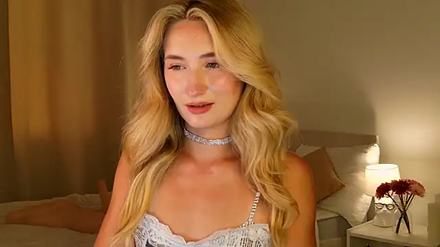 bella__rose live cam on StripChat
