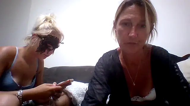 JeuneCharme1 live sex cam