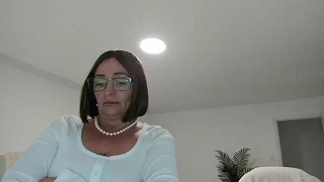 Vika73 live webcam show