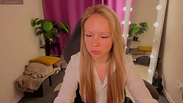 Milana_r0se webcam