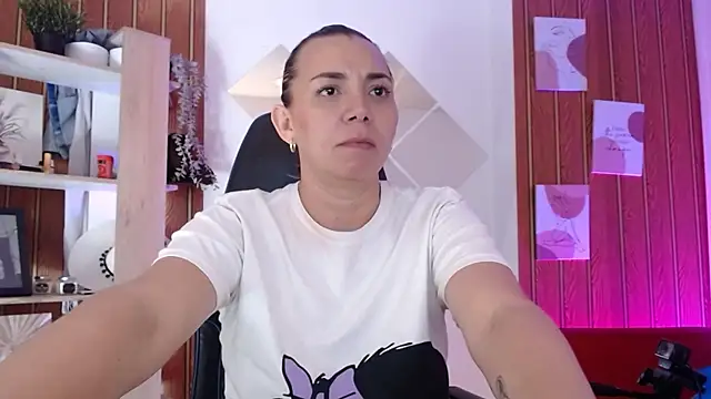 milfsecret69 webcam