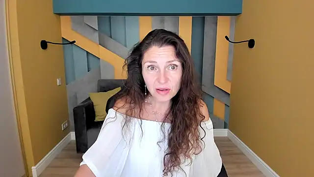 EllaLong webcam