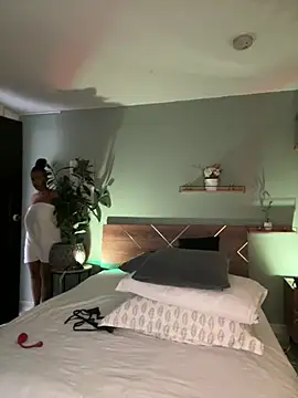 yarirose - YariRose's free webcam - UK Sex Cams