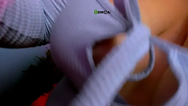 amanda_striking webcam