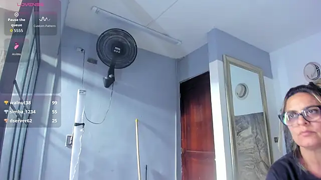 Agatha_Pleasure webcam