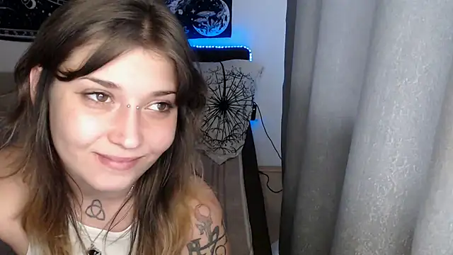 AlienforTwenty webcam