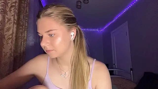 HoneysPiee webcam