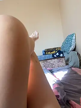 LoveNBloom webcam