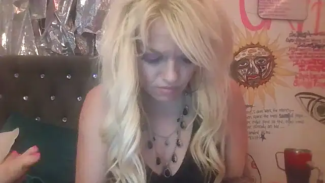 marilyn420 (F milf) - Get my BF to fuck me while ya'll watch!!