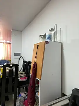 Pretty__Milf webcam
