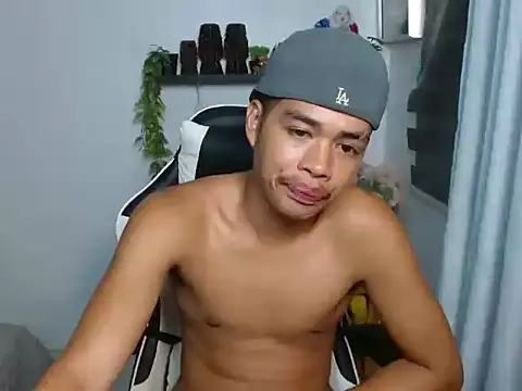 curlyasian_njxx webcam