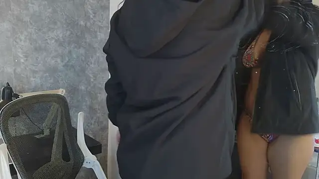 yeral2017 live cam on StripChat