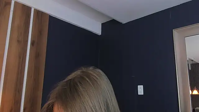 ammyjones_ (F teen) - bouncing with my jeans and topples
