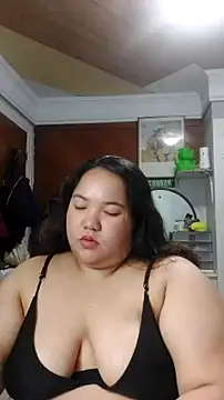 LianaCruzado live cam on StripChat