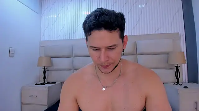 Izui_Pierce webcam