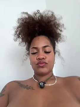 riri_brunnete webcam