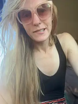 GoldenFlameGoddess webcam