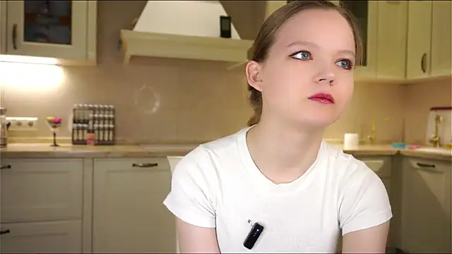 NaomiFess webcam
