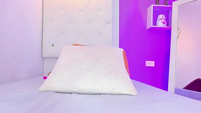 skarleth_sexy69 (F young) - A delicious squirt straight to your face