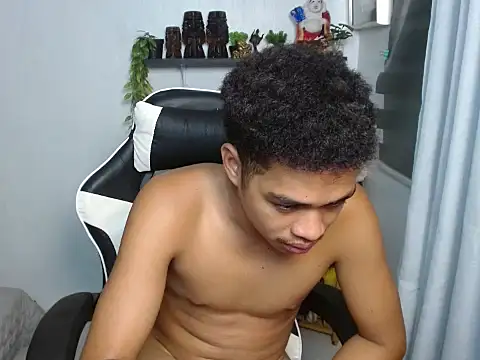 curlyasian_njxx webcam